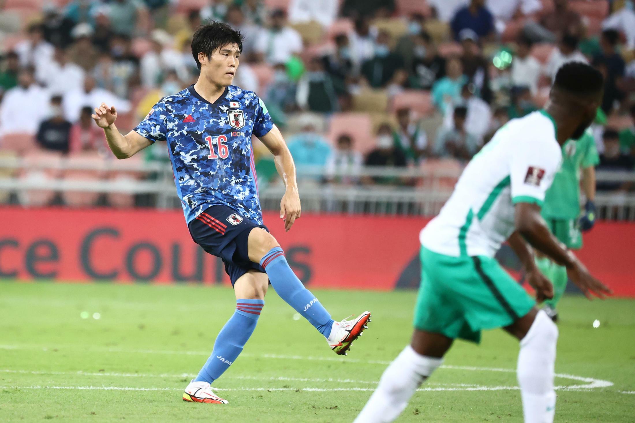 包含亚眠球队凭借团结一致获得关键胜利的词条