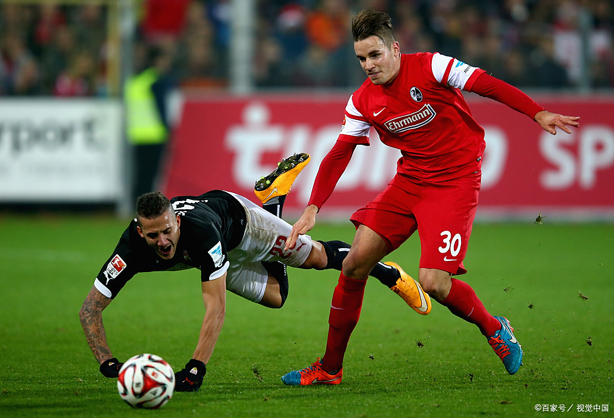 弗赖堡队在激烈的比赛中获得了胜利，全队士气高涨的简单介绍