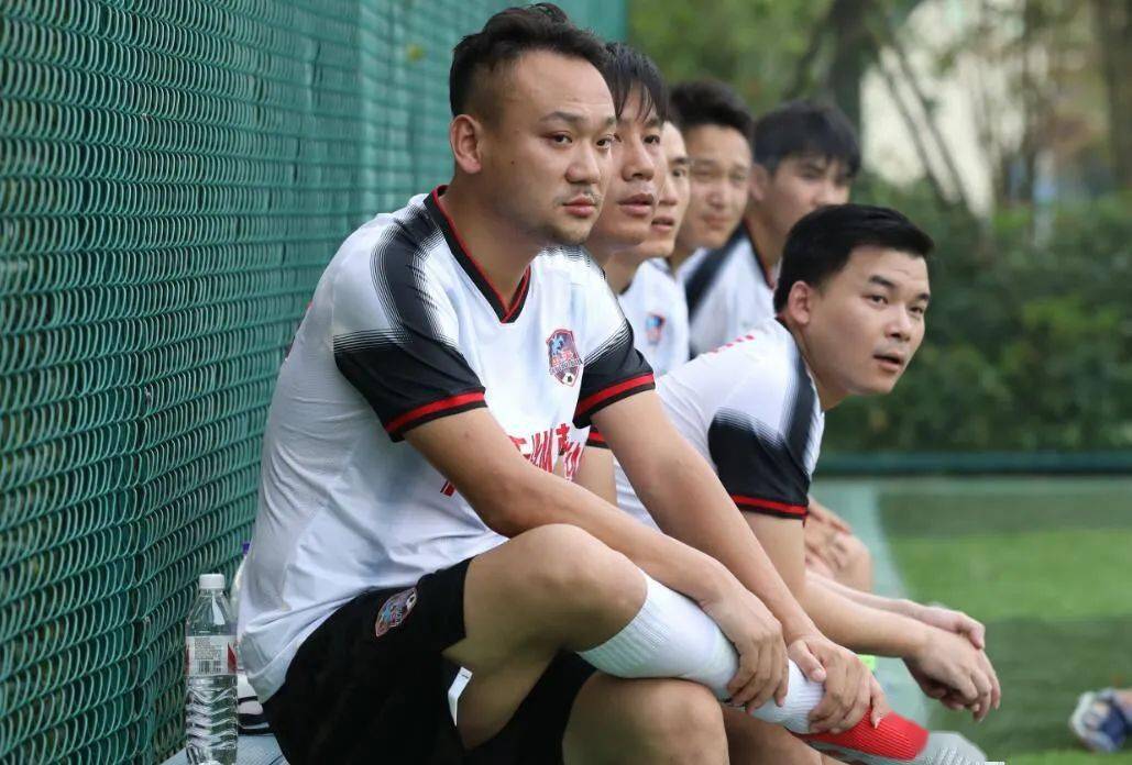 激战正酣：比赛场上火光四射蔓延的简单介绍