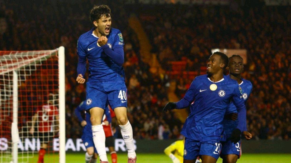 关于库尔图瓦救主，切尔西战胜对手继续前行的信息