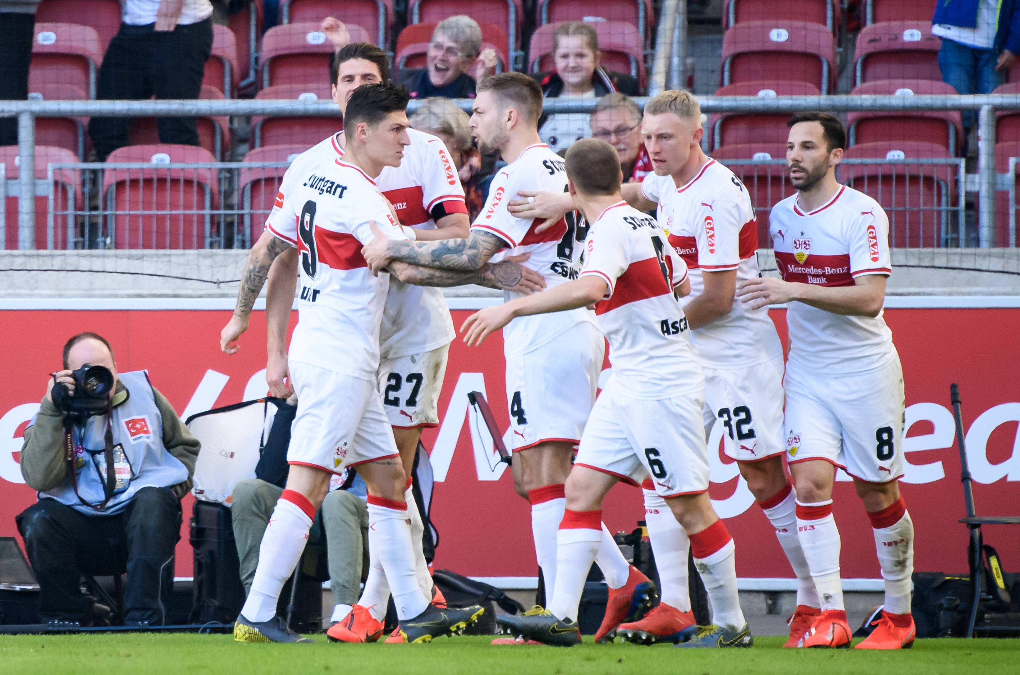 关于斯图加特客场未能赢球，球队表现低迷的信息