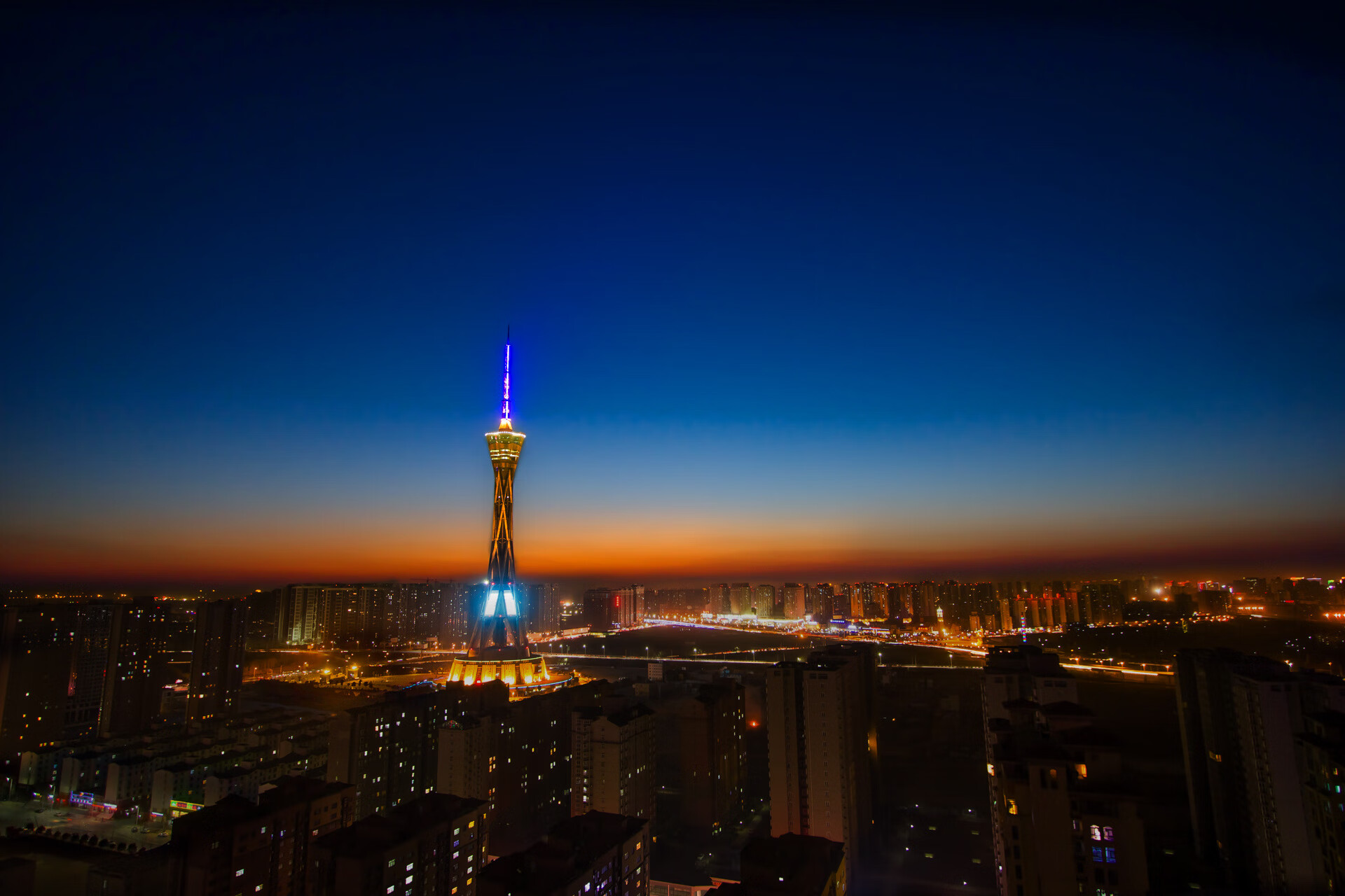 爱德华兹50分孤星闪耀,76人险胜掘金,一场硬仗,两种光芒