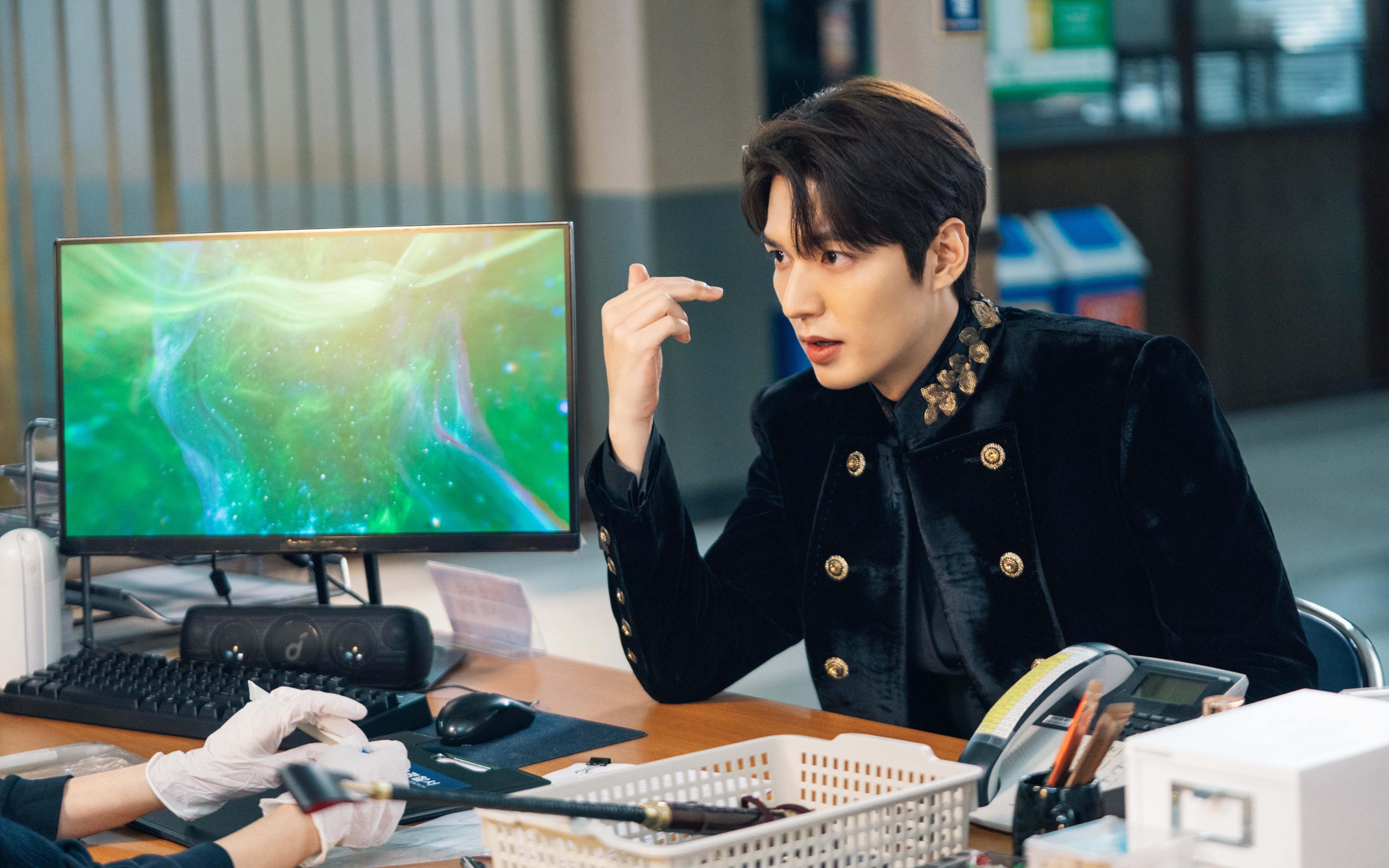 按照你的要求，我们先扩展思维，拟定一个独特的标题，再围绕它创作文章